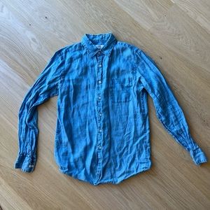 Light blue long-sleeve linen button-down shirt (Uniqlo, men’s small)
